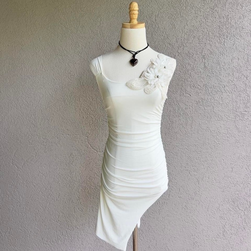 Vintage Y2K White Mini Dress Asymmetrical Hem w/ Floral Appliqué Fits XS Glam